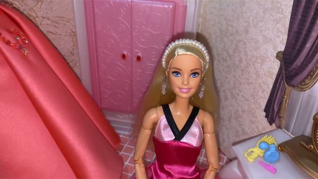 Barbie Princess morning routine.New dress.Утренняя рутина принцессы Барби.Примерка нового платья. смотреть онлайн