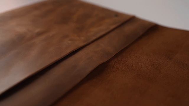 MegaGear Fine Leather and Sleeve Bag for MacBook Pro, MacBook Air and iPad смотреть онлайн