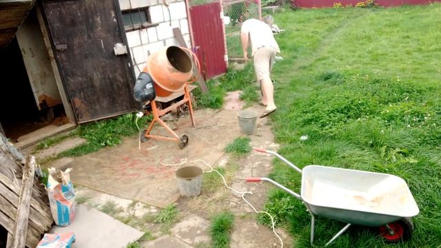 Заливка полов в свинарнике и курятнике!!! Готовый пол! смотреть онлайн