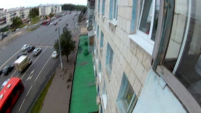 Малолетний ребёнок упал с четвёртого этажа смотреть онлайн