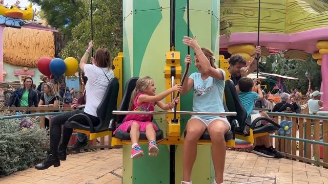 Настя и Лиза в парке Порт Авентура Испания смотреть онлайн