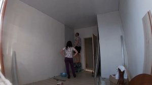 как мы клеим обои в частном доме