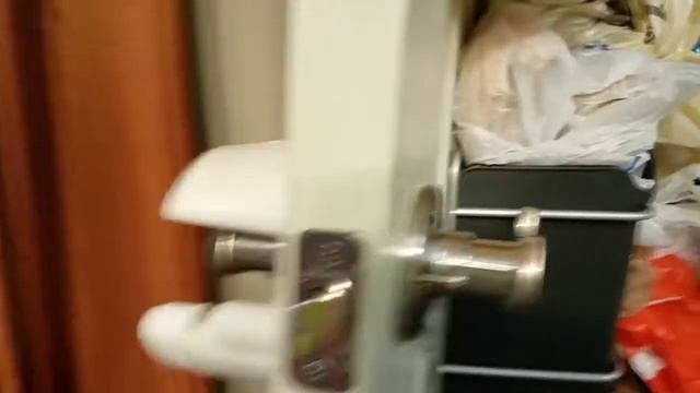 Review and installation of the Safety First Lever Handle Lock. смотреть онлайн
