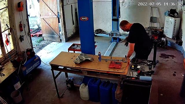 Fat git removes head off a FORD Y5A Y5B 2.3 16V engine смотреть онлайн