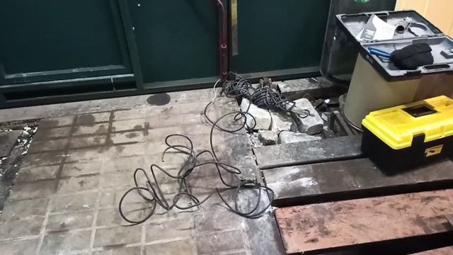 Сколько можно заработать на антенном кабеле, если почистить его ради меди. смотреть онлайн