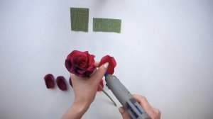 Как сделать бумажную розу с конфетой I Двухцветная роза из гофрированной бумаги I Diy Rose Tutorial