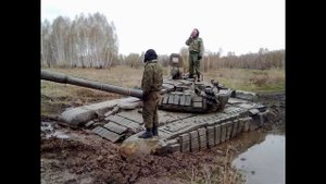 а в смотровую щель