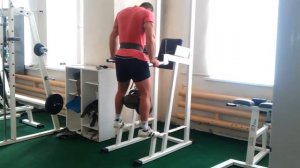 Жим на брусьях с весом 104 кг