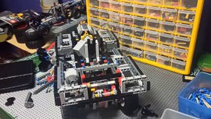 лебетка и макет двигателя V8. ЛамбоХамер из лего техник часть 2.