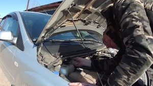 Газовые упоры капота на Ford Focus 2