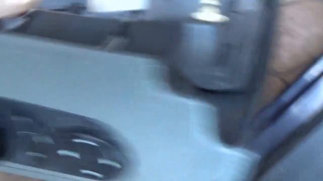 Como cambiar la botonera o módulo del elevalunas delantero de la MERCEDES VITO (W639). смотреть онлайн