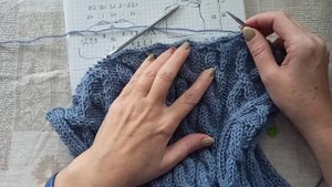 Жилет спицами, часть 4. Вырез горловины по спинке, практика.