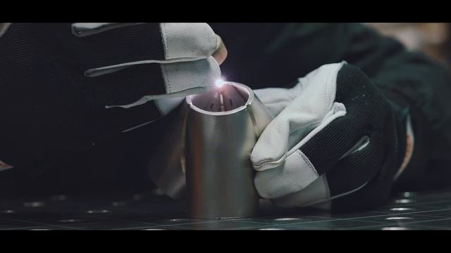 Процесс изготовления выпускных коллекторов для Nissan GT-R R35 смотреть онлайн