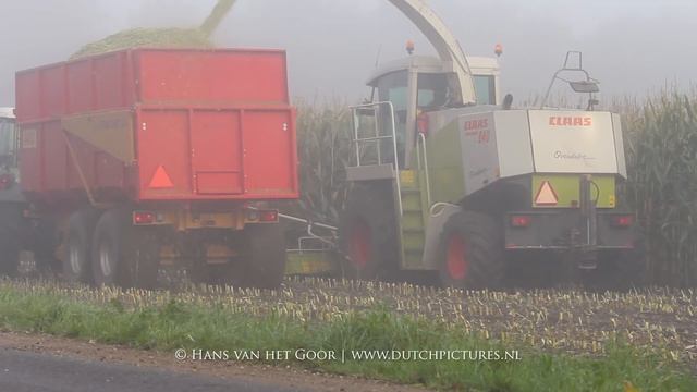 Misty Maize Harvest with Claas Jaguar 840 | Loman Harfsen | Mais hakselen in de mist смотреть онлайн