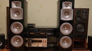 Yamaha NS-555