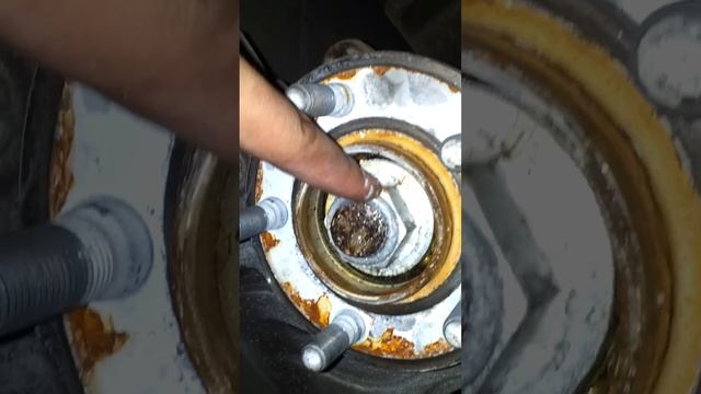 Wymiana piasty przód Chrysler 300C front hub removal cz.2 смотреть онлайн