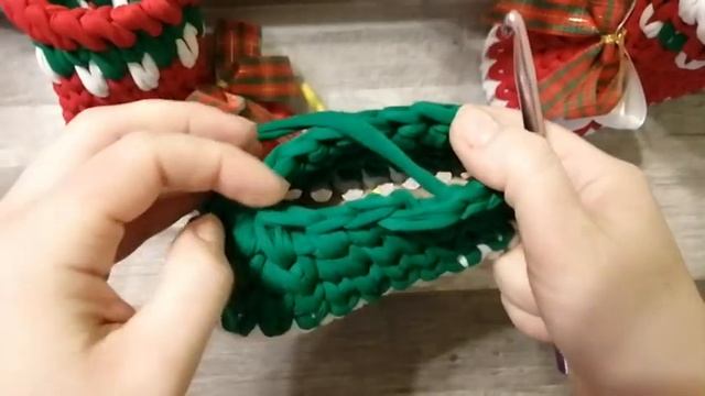 Новогодний Сапожок крючком из трикотажной пряжи, мастер-класс очень просто! Santa's boot crochet смотреть онлайн