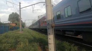 Электровоз ЭП1М 752 с  поездом Нальчик-Москва и электропоезд ЭП3Д 0009 с сообщением Лихая-Ростов.