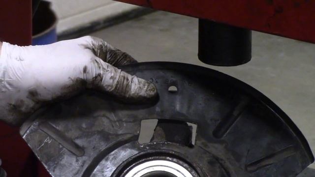 Ford Escape Mazda Tribute Wheel Bearing Replace смотреть онлайн