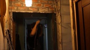 Эльбор. Установка двери. Закладка дверного проема кирпичом с трех сторон.