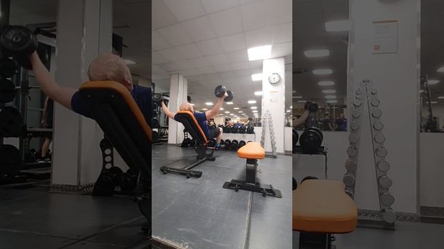 Д2 12.01.22 разводки с гантелями на наклонной 2 по 12кг смотреть онлайн