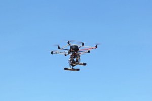 неизвестный беспилотник заметили в небе над Внуково | новости