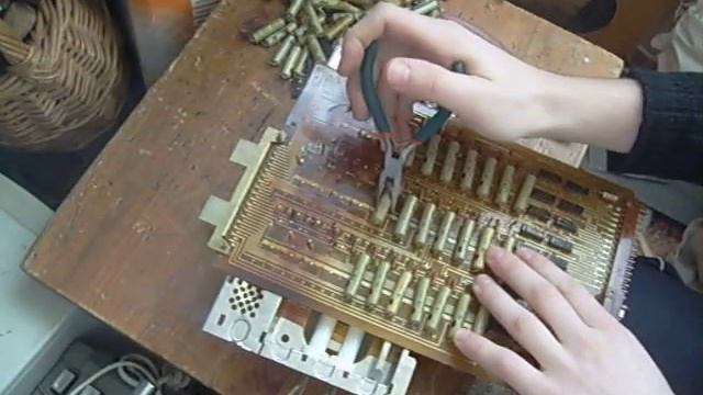 как выпаивать детали из ненужной платы
