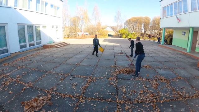 Уборка листьев 18 10 2019 смотреть онлайн