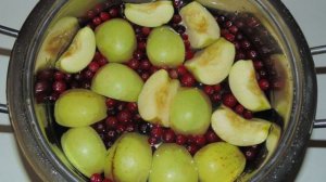 Компот из яблок и клюквы