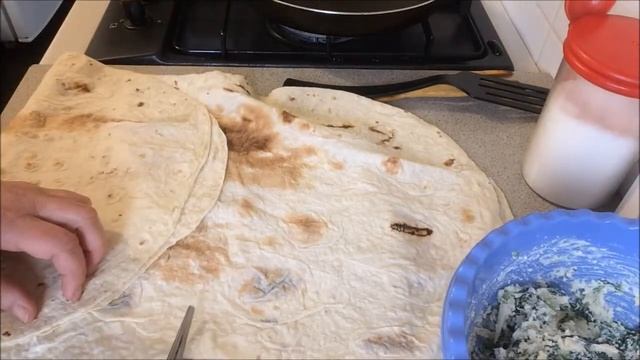 89. Рулеты из лаваша с творожно-сырной начинкой и шпинатом. Нежнейшие! смотреть онлайн