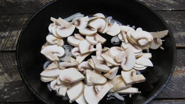 Салат с грибами и фасолью