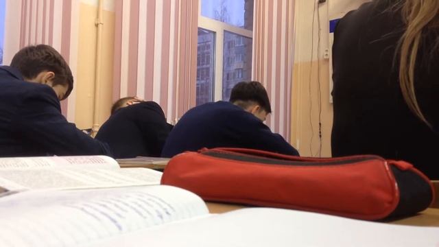 Обезьянка издаёт разные звуки смотреть онлайн