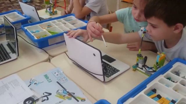 Демонстрация модели робота «Пчелка» (компьютерное приложение LEGO EducationWeDO  2.0.) ДОУ №96