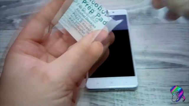 Как наклеить защитное стекло на экран смартфона смотреть онлайн