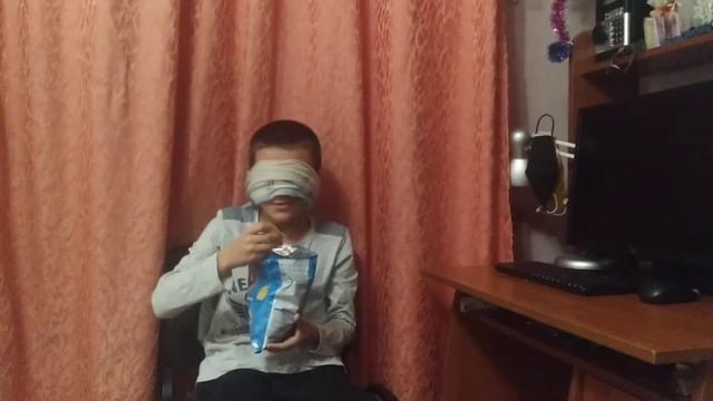 Угадываю вкусы чипсов с закрытыми глазами!!! смотреть онлайн