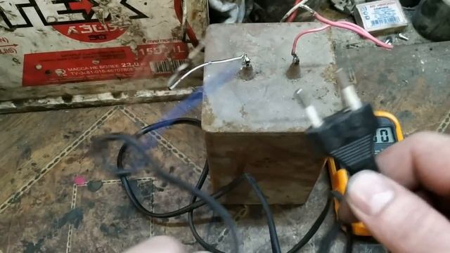 Зарядка конденсатора переменным током и от переменного тока. Ответ техническому онанисту))) смотреть онлайн