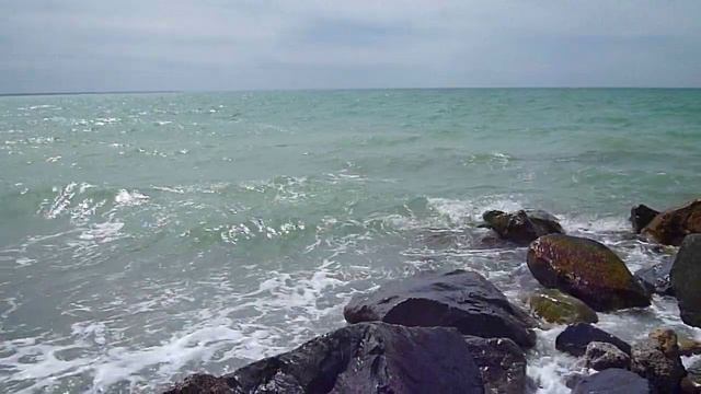 Крым, Николаевка. Пляж возле пансионата _Авангард_. Чёрное море в апреле 2021 года.mp4 смотреть онлайн