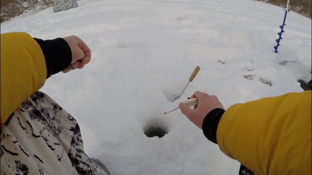 Рыбалка на реке зимой с дядей Андреем