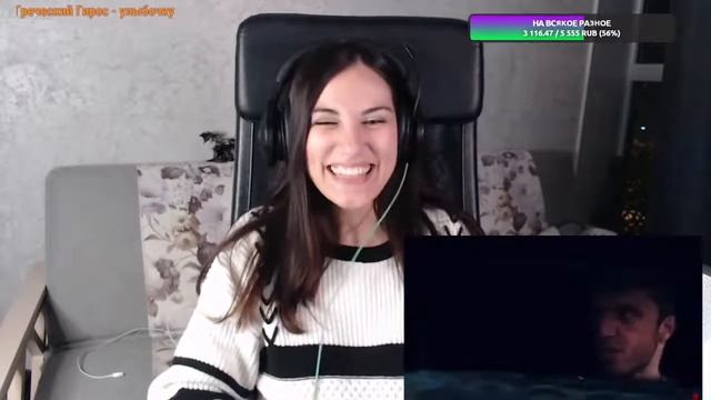 Эльса Севенс смотрит Мурада смотреть онлайн