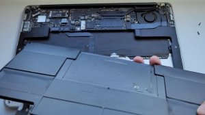 Macbook air 11" A1406 вздулся аккумулятор, замена.
