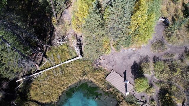 Гейзерное озеро в Акташе в Горном Алтае - российский Йелоустоун.