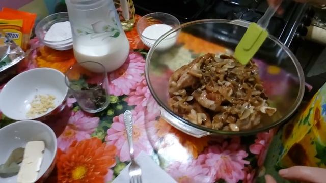 Самый Вкусный Кролик в сливочно - грибном соусе.