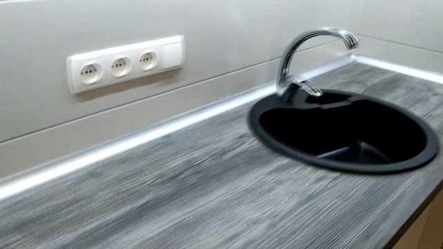 КУХНЯ МАТОВАЯ С АКРИЛОВЫМИ ФАСАДАМИ NIEMANN. ОБЗОР ГОТОВОЙ РАБОТЫ. смотреть онлайн