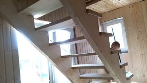 Перестройка дачного дома 24. Межэтажная лестница и финишная отделка 1-го этажа