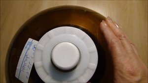 Как открыть пластиковую ёмкость? В хозяйстве пригодится.