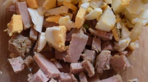 Салат со свининой и маринованными грибами