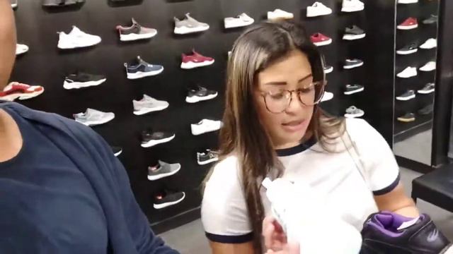 Shop on-sale sneakers with DJ Laboching and Nars Lagalag | WB STORE SNEAKER SHOPPING (Part 1) смотреть онлайн