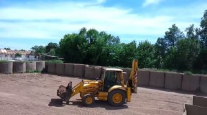 Экскаватор-погрузчик Komatsu WB93R