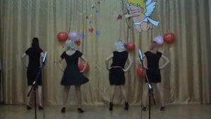 Танец "Модницы" исполняют ученицы 12-го кл. и преподаватели.