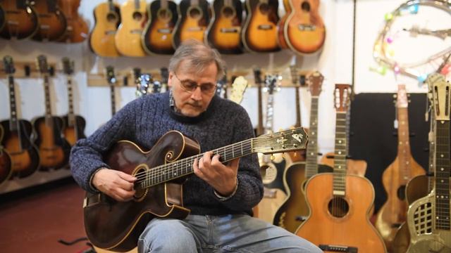 1919 Gibson Style O played by George Aslaender смотреть онлайн